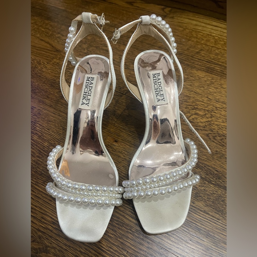 Badgley Mischka kitten heels with pearls, size 6